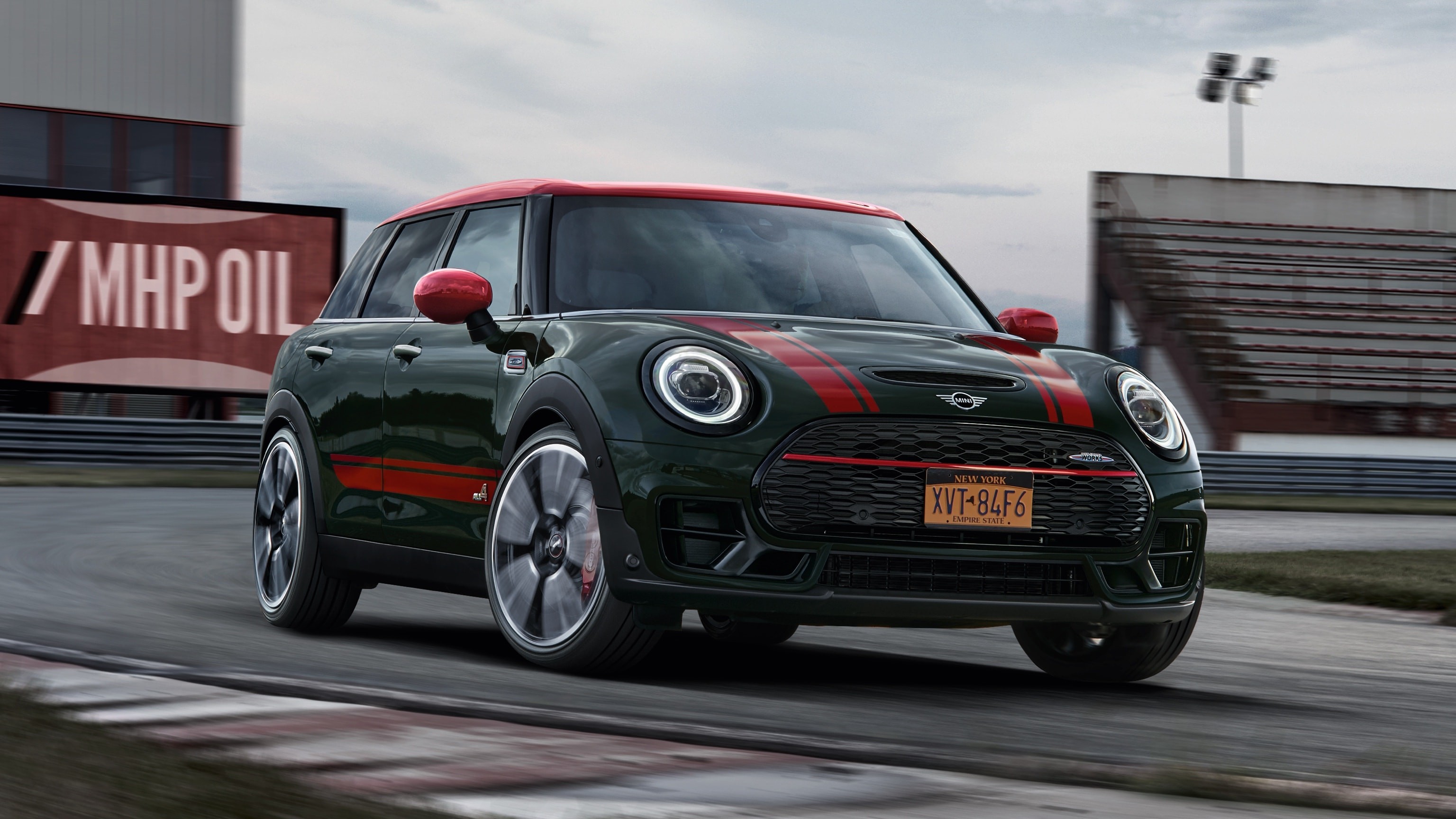MINI John Cooper Works Clubman – vue avant – piste de course